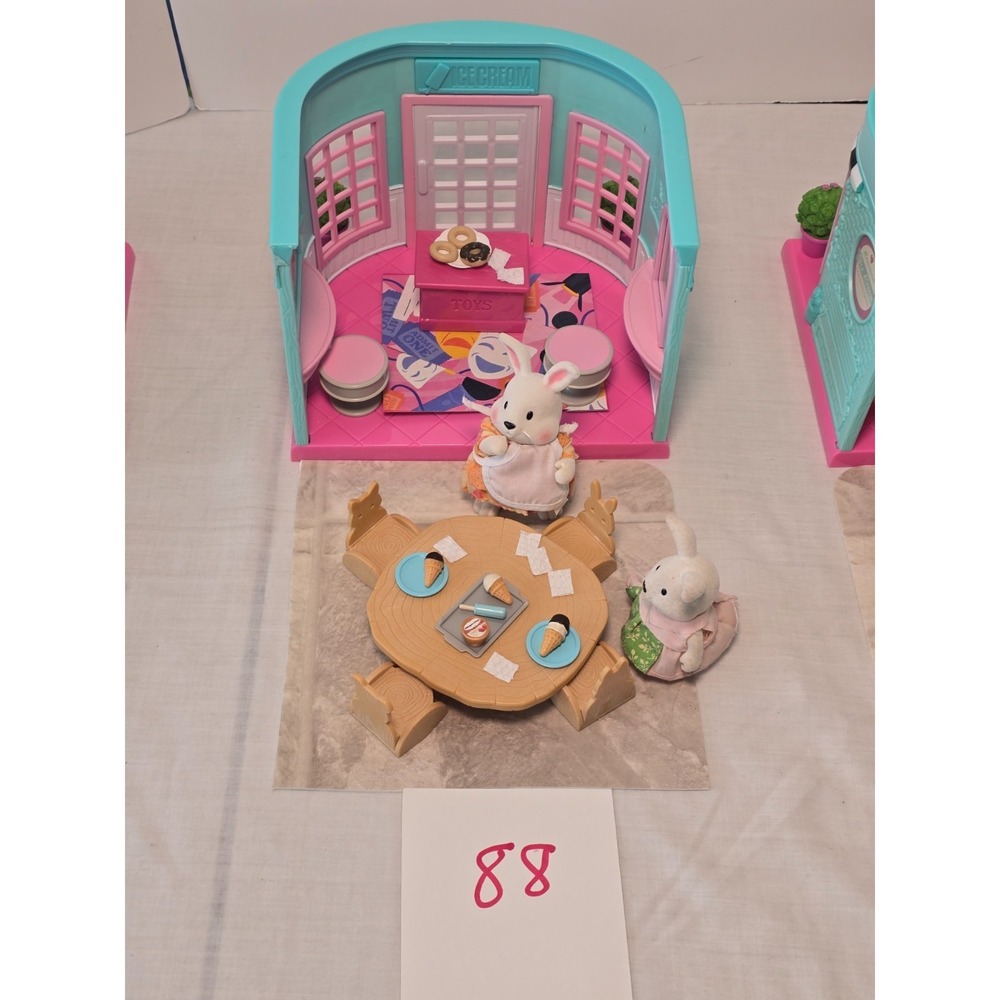 Li'l Woodzeez Calico Critters Mix‎ Scoops Sprinkles Ice Cream Shop w Accessories